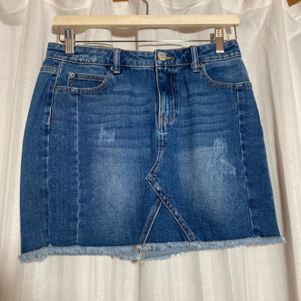 Wash Distressed Raw Hem Creeks Denim Mini Skirt Medium Size 36/ US 4 Womens Blue